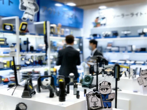 Яркий Макс|Наша японская команда делится информацией о рынке освещения с выст...